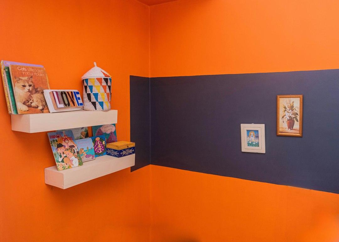 Felgekleurde fotobehang met sprookjesachtige dieren. Felgekleurde fotobehang met sprookjesachtige dieren.